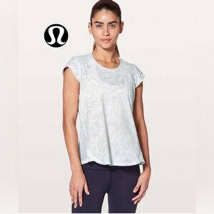 Lululemon Just Pleat It Women's Short Sleeve Size 8